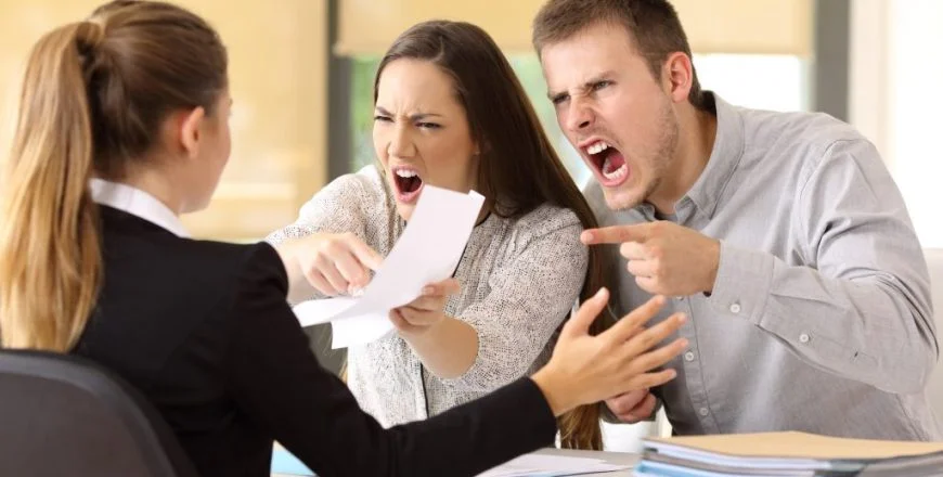 Handling-a-Difficult-Customer-870x440 (1).png